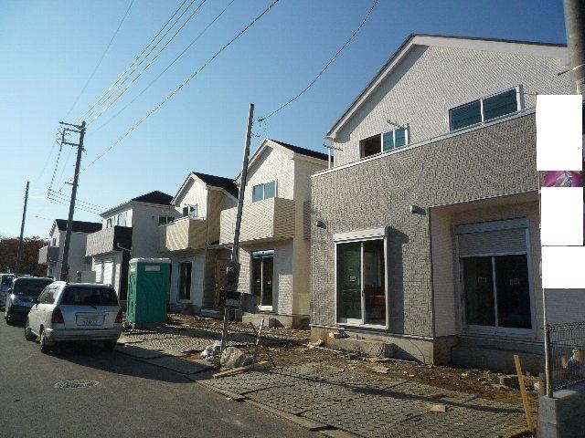 Local photos, including front road. Local (11 May 2013) Shooting