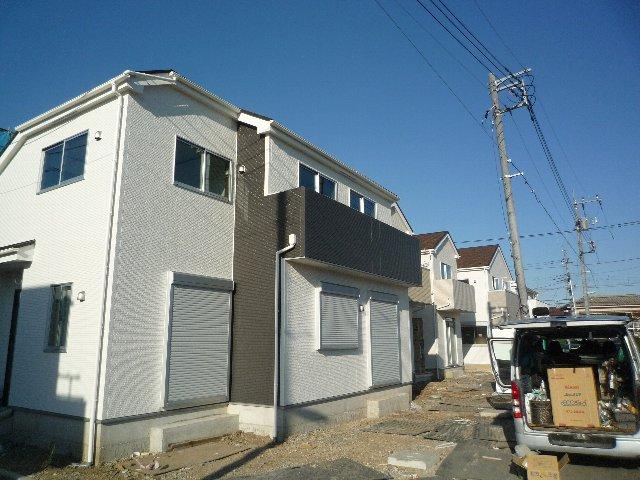 Local photos, including front road. Local (11 May 2013) Shooting