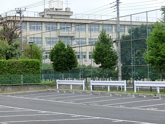 Junior high school. Akishima stand auspicious clouds to junior high school 640m