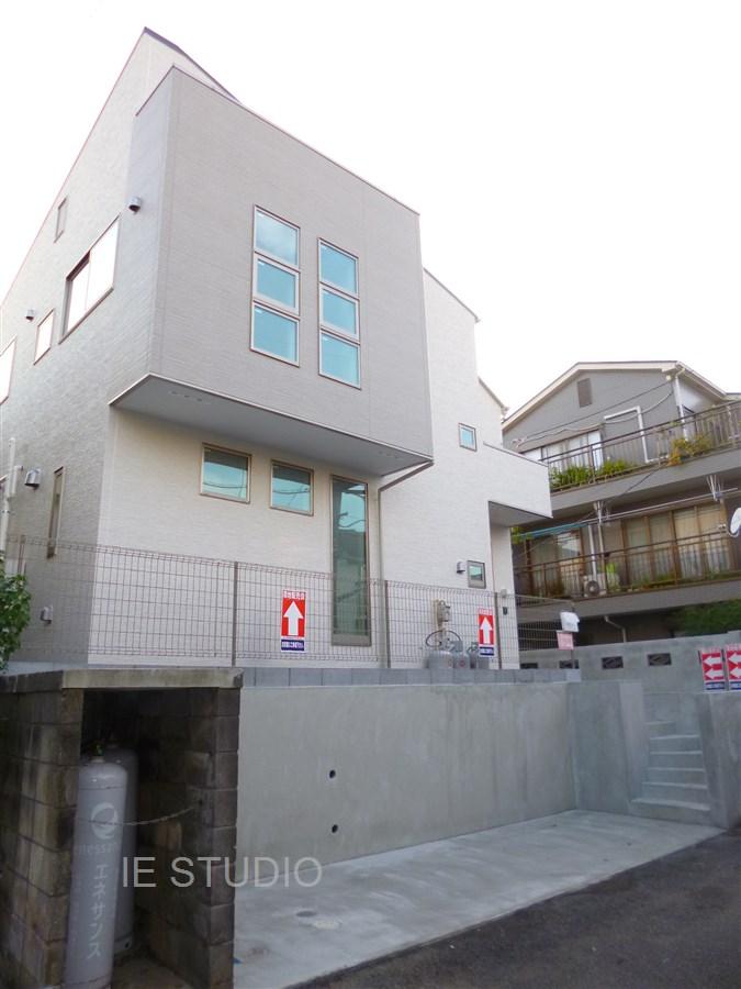 Local photos, including front road. Local (11 May 2013) Shooting