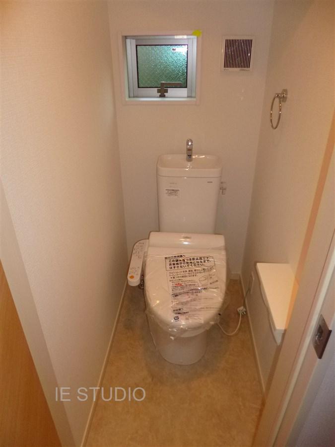 Toilet. Local (11 May 2013) Shooting