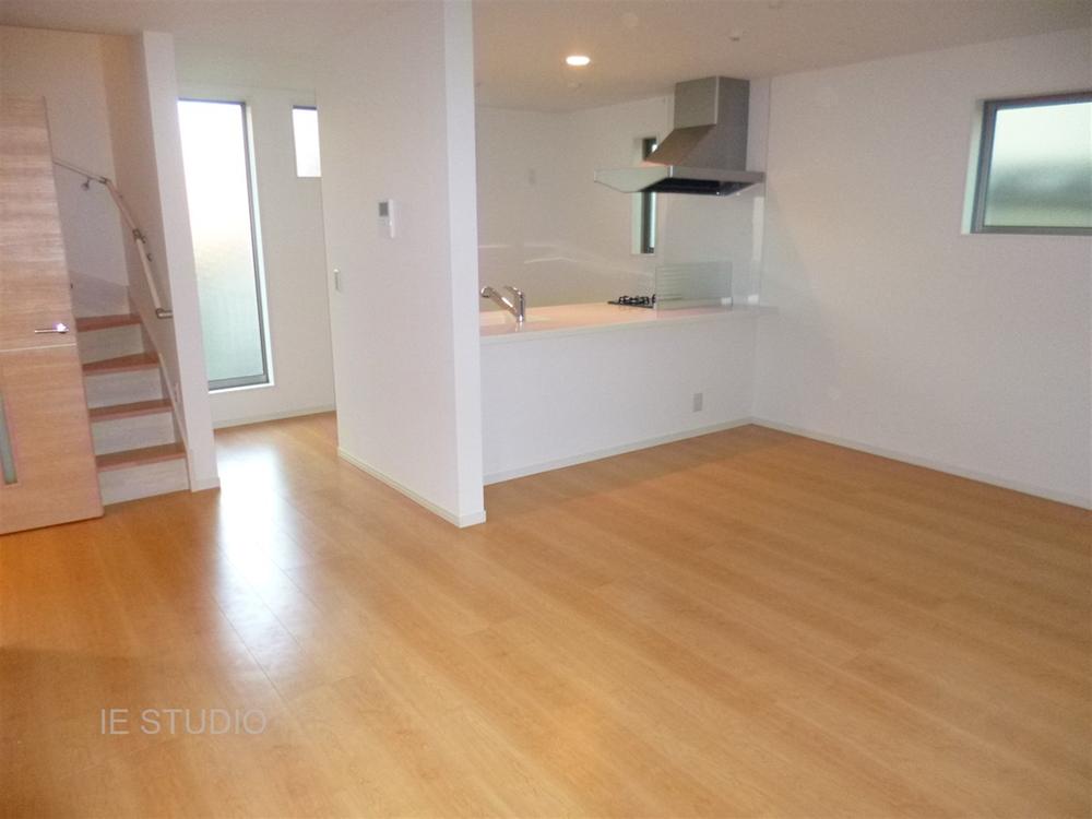 Living. Local (11 May 2013) Shooting