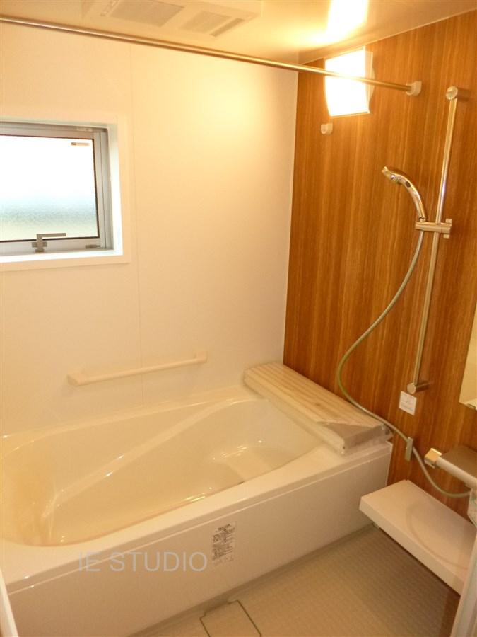 Bathroom. Local (11 May 2013) Shooting