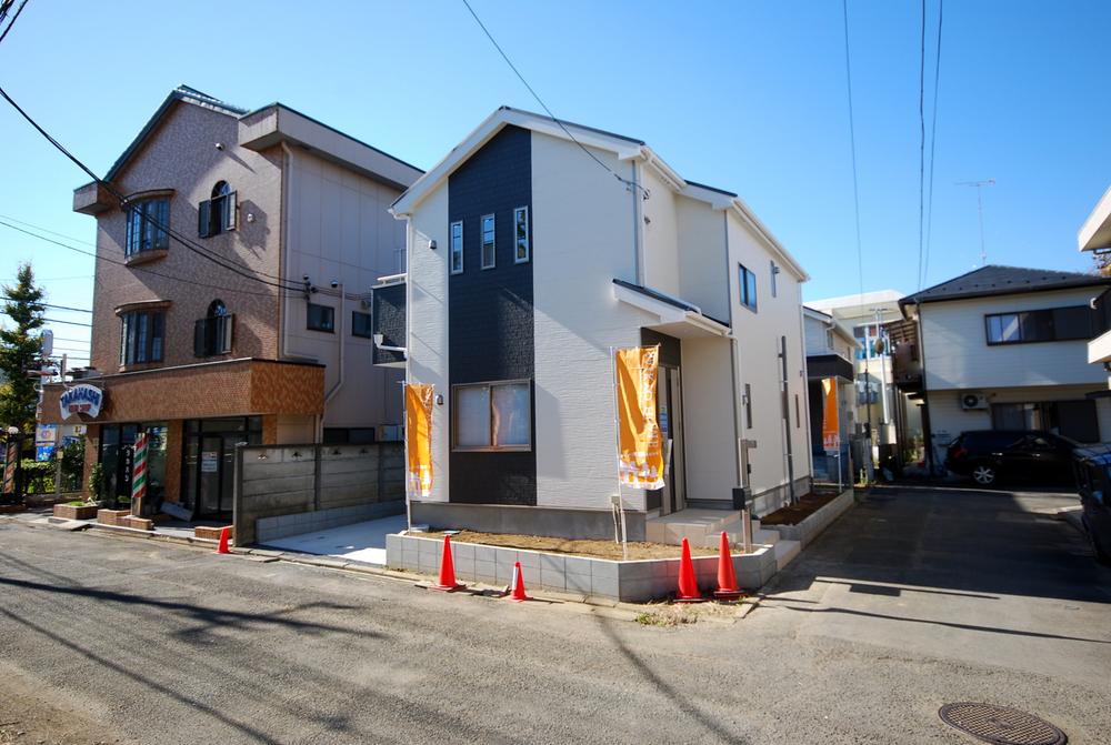 Local photos, including front road. Local (11 May 2013) Shooting