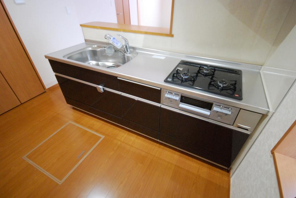 Kitchen. Local (11 May 2013) Shooting