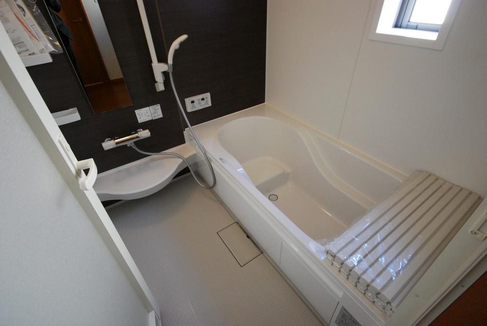 Bathroom. Local (11 May 2013) Shooting