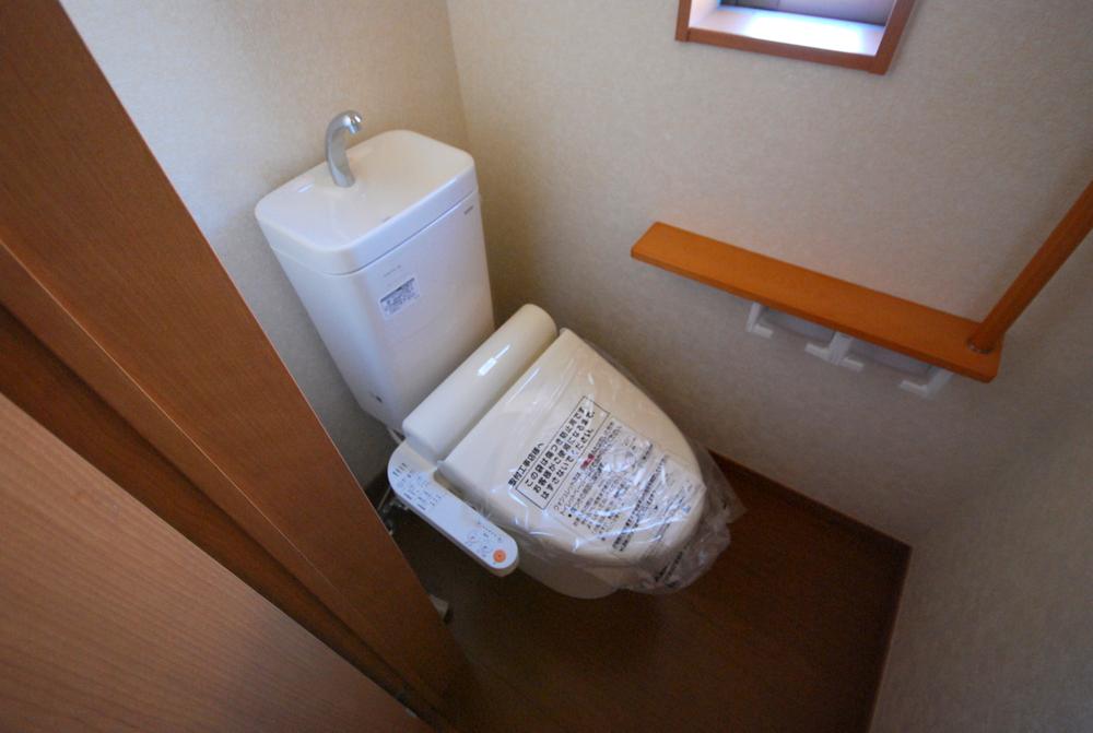 Toilet. Local (11 May 2013) Shooting