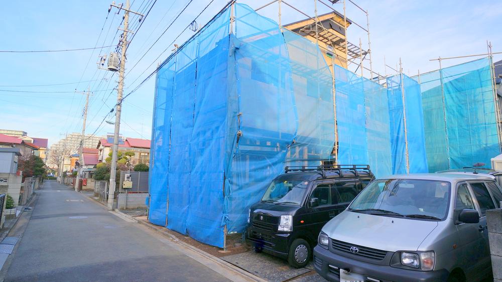 Local photos, including front road. Local (12 May 2013) Shooting