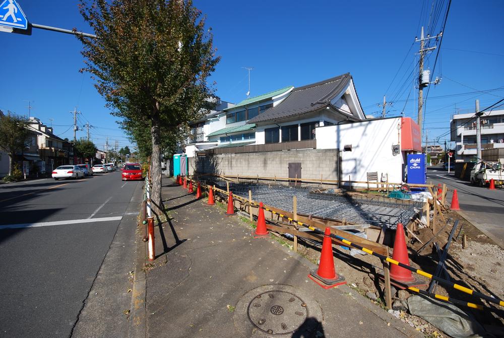 Local photos, including front road. Local (11 May 2013) Shooting