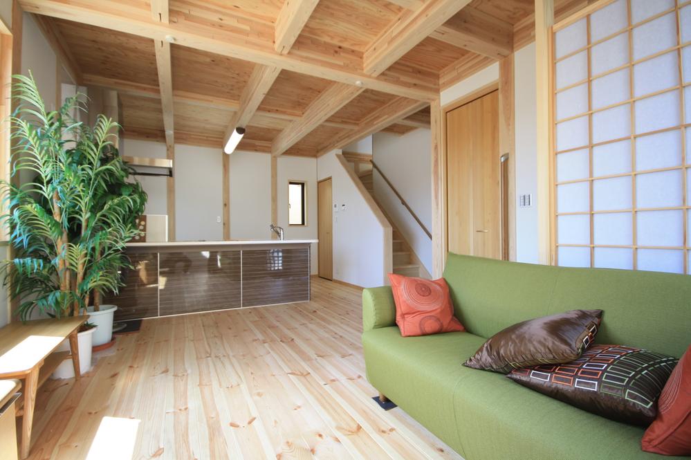 Same specifications photos (living). Seller construction cases