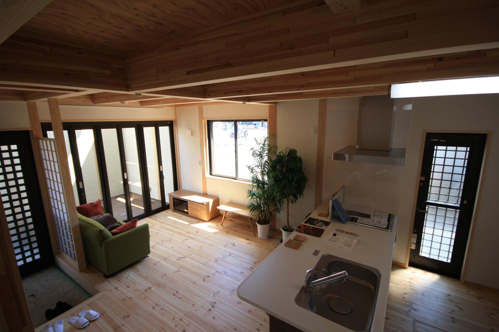 Same specifications photos (living). Seller construction cases