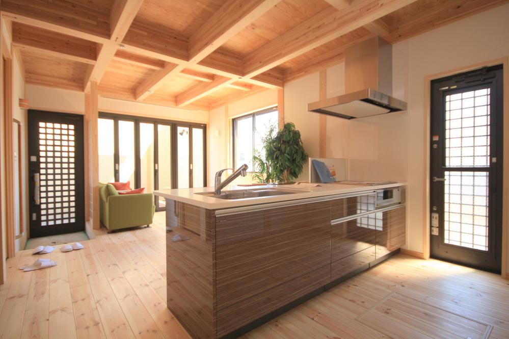 Same specifications photo (kitchen). Seller construction cases