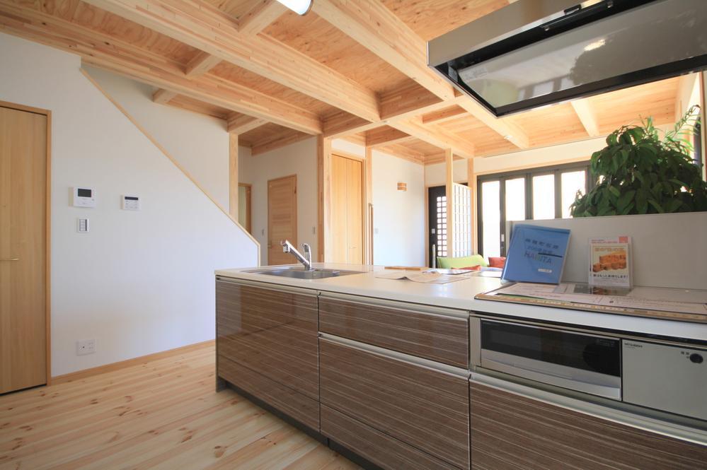 Same specifications photo (kitchen). Seller construction cases