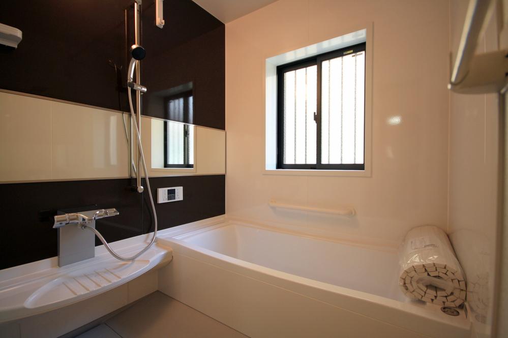 Same specifications photo (bathroom). Seller construction cases