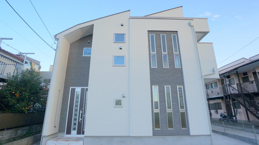 Local appearance photo. Local shooting