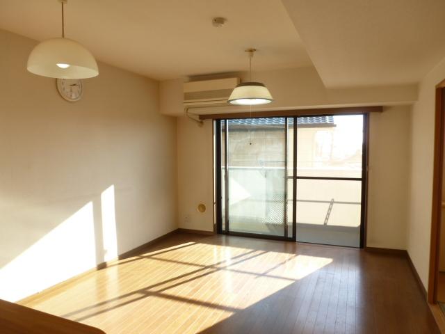 Living. Indoor (12 May 2013) Shooting