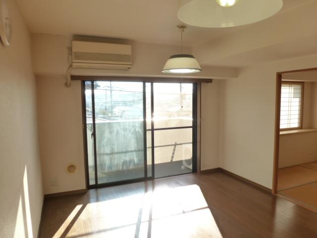 Living. Indoor (12 May 2013) Shooting