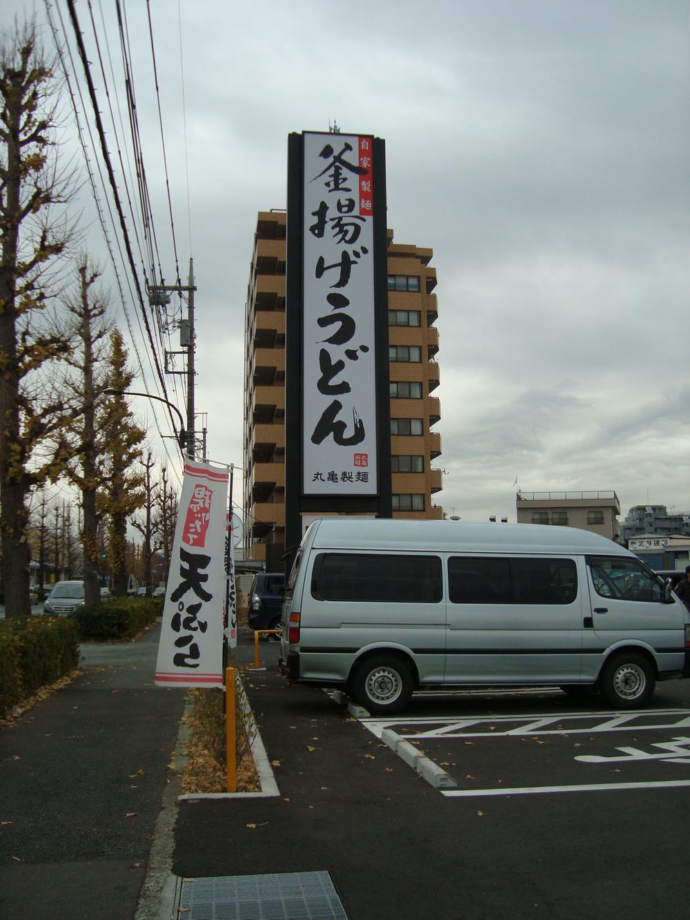 Other Environmental Photo. It is a shop of the large parking lot equipped.