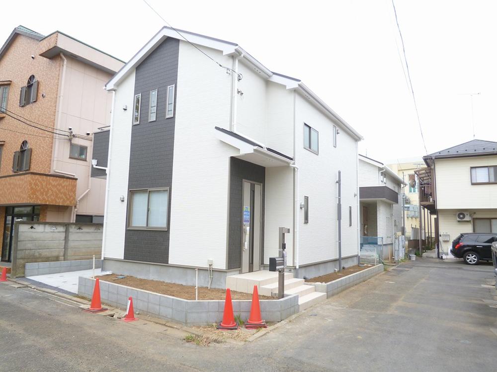 Local appearance photo. Local (11 May 2013) Shooting