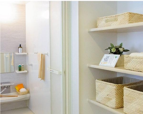 Wash basin, toilet. Actual specifications and photos are different. Published photograph of is an image.