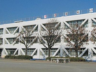 Primary school. 1388m to Akishima Tatsunaka God Elementary School