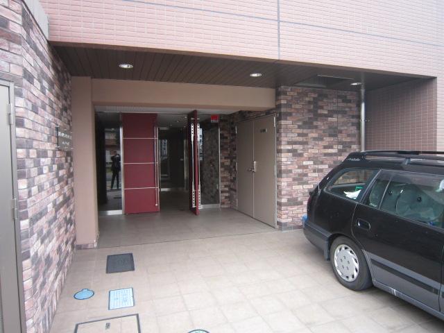Entrance. Common areas