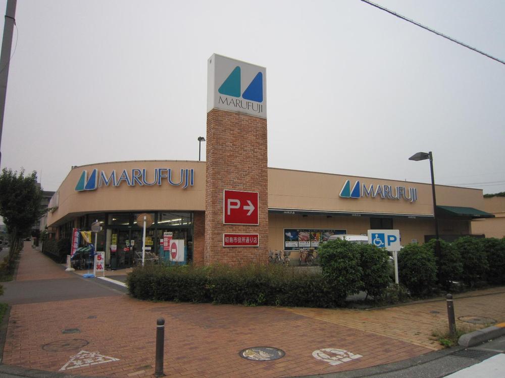 Supermarket. 600m to Marufuji