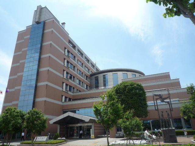 Government office. 500m to city hall