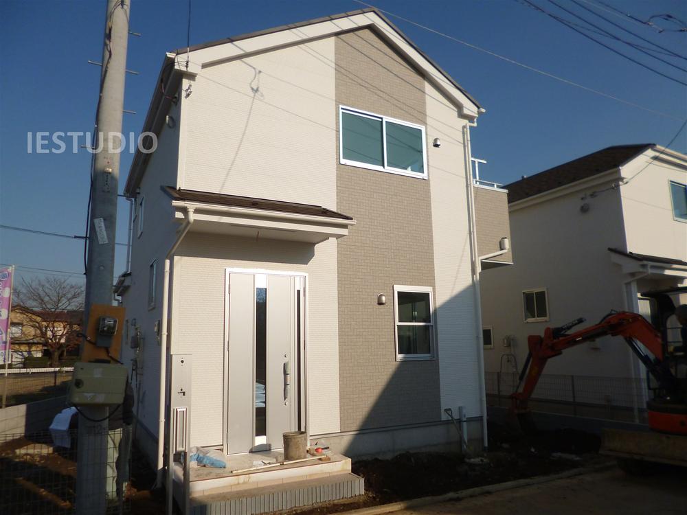 Local photos, including front road. Local (12 May 2013) Shooting 4 Building