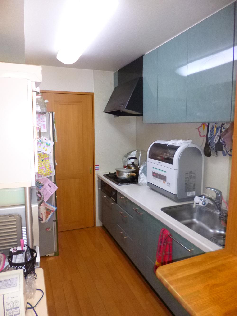 Kitchen. Indoor (12 May 2013) Shooting