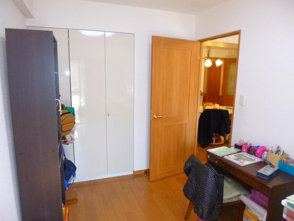 Non-living room. Indoor (12 May 2013) Shooting