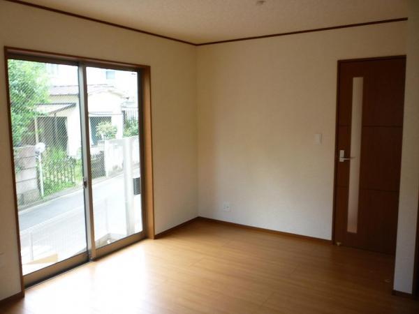 Living. 2013 September shooting