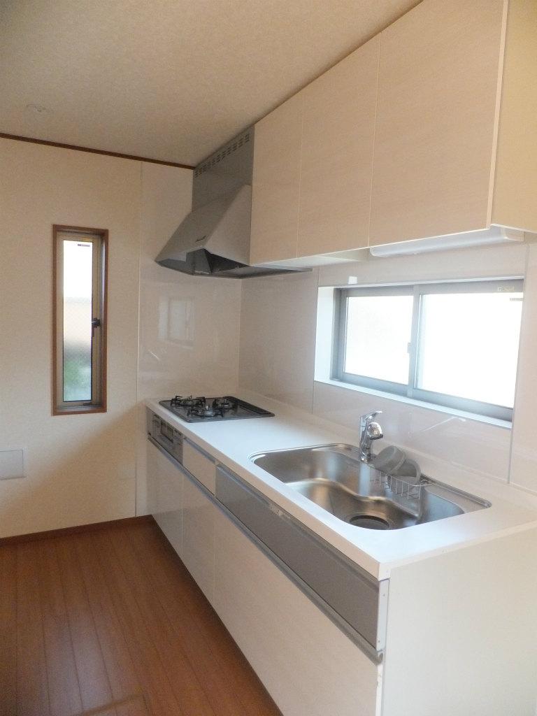 Kitchen. Room (August 2013) Shooting Kitchens, The dishes you can enjoy while receiving the soothing sunlight because there is a window