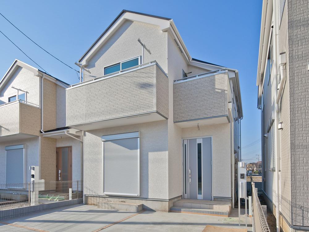 Local appearance photo. Local (12 May 2013) Shooting