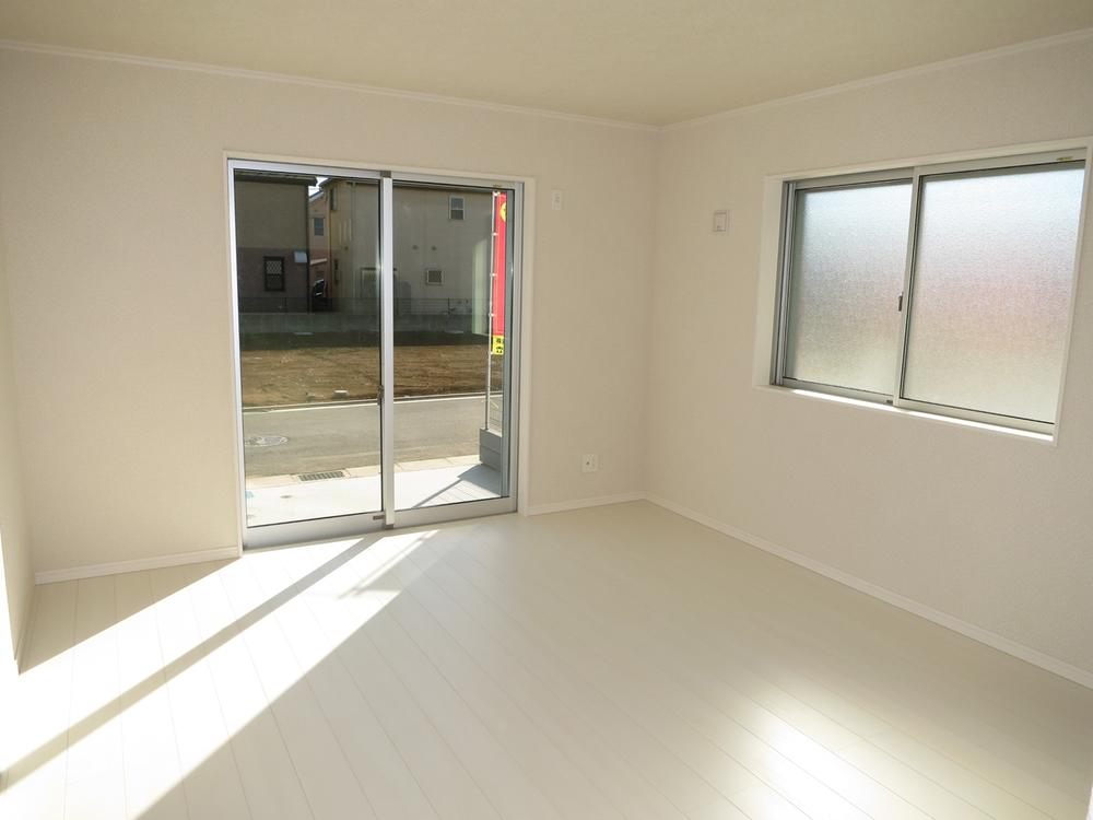 Living. Local (12 May 2013) Shooting