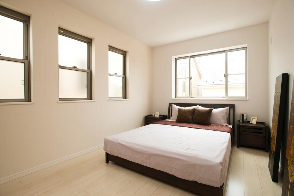 Same specifications photos (Other introspection). Same specifications (master bedroom)