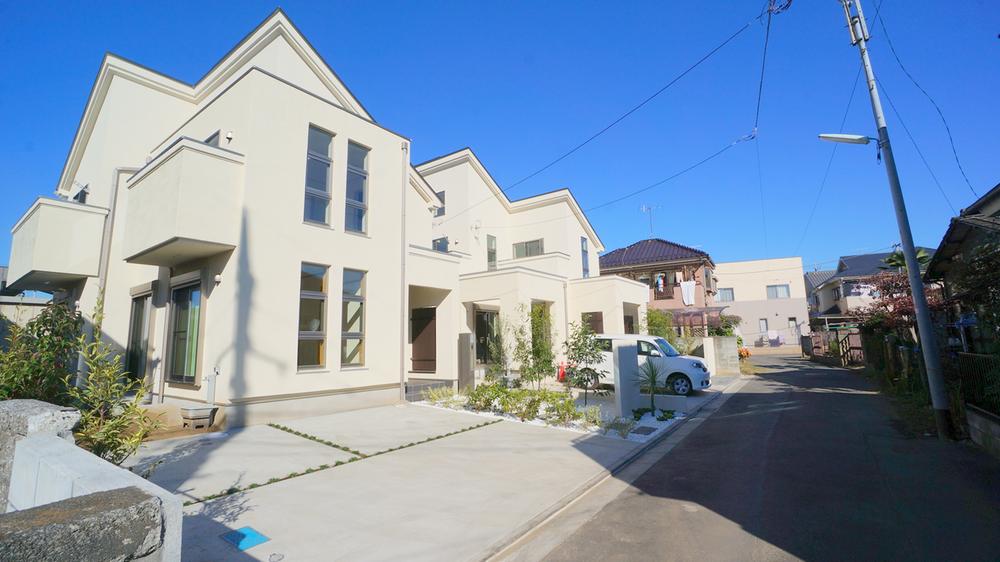 Local photos, including front road. Local Photos