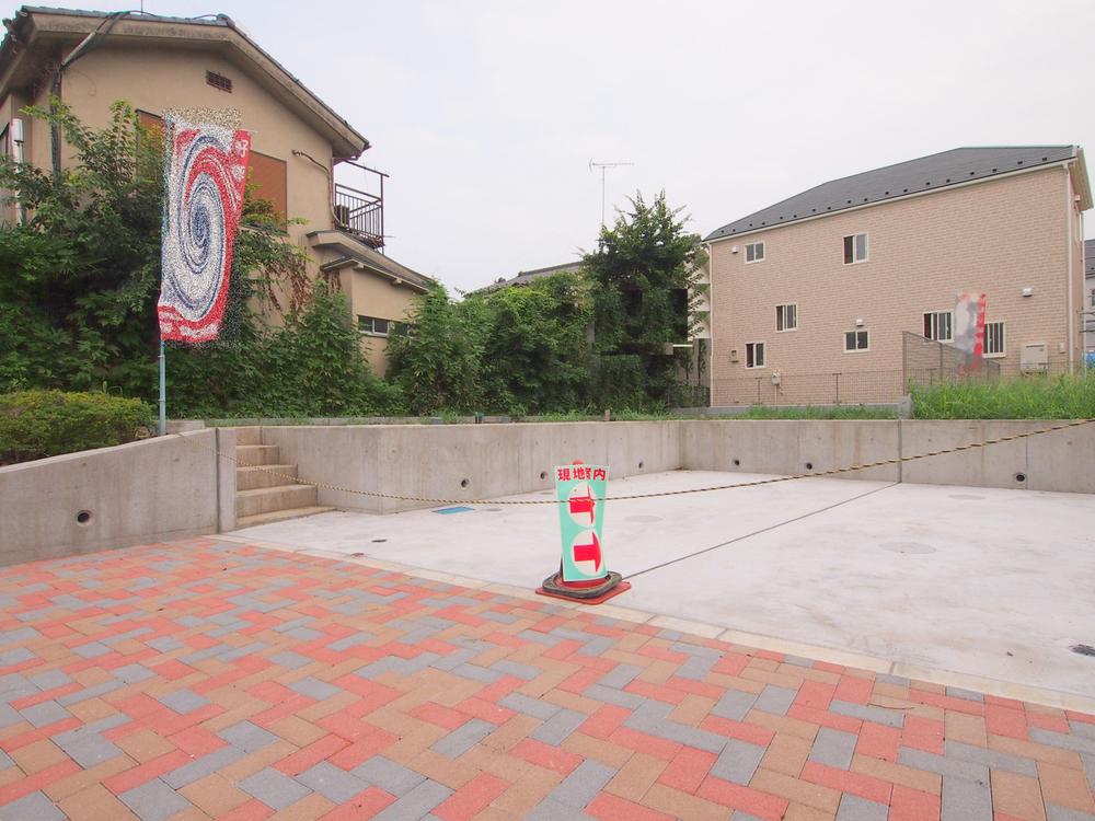 Local photos, including front road. Local (July 2013) Shooting