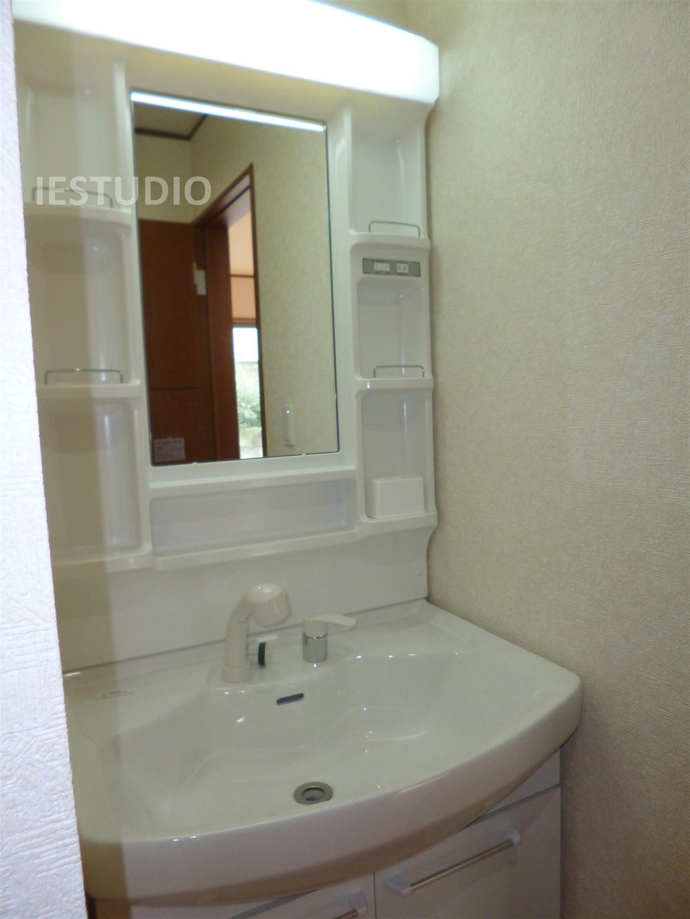 Wash basin, toilet. Indoor (September 2013) Shooting