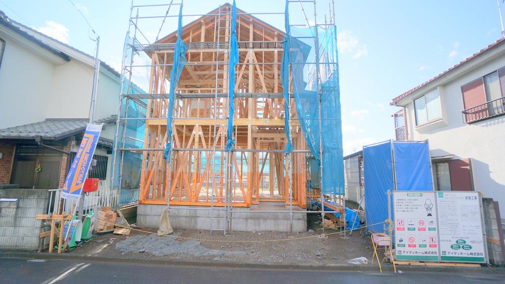 Local appearance photo. Local (12 May 2013) Shooting