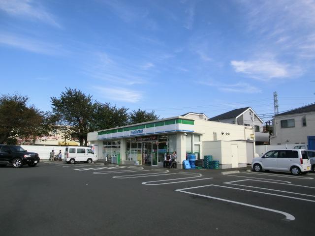 Convenience store. 500m to FamilyMart