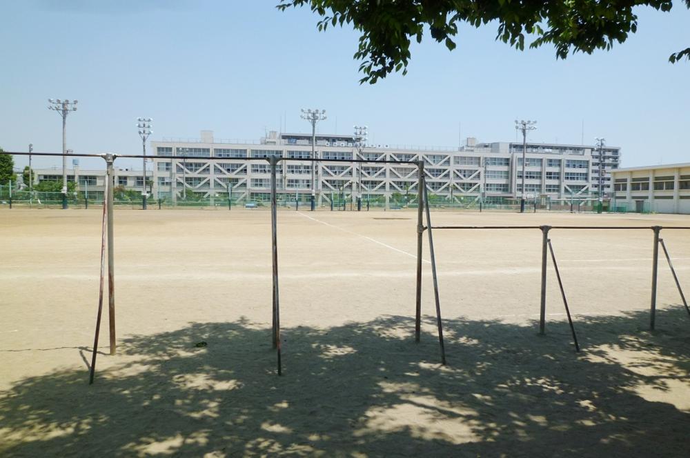 Junior high school. 600m until Showa junior high school