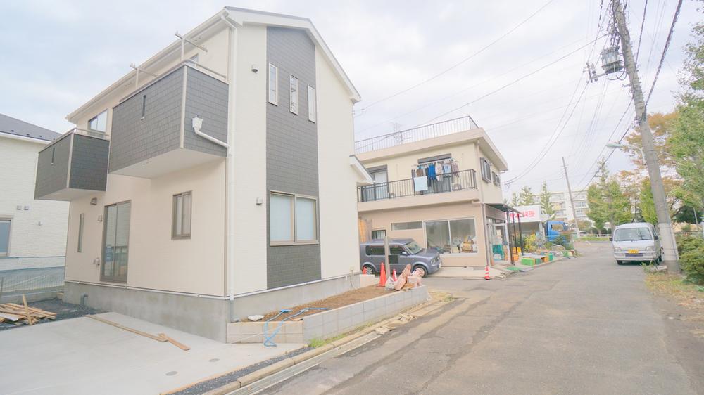 Local photos, including front road. Exterior Photos