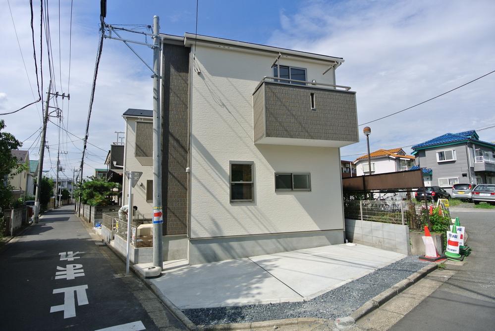 Local photos, including front road. 2013 September shooting