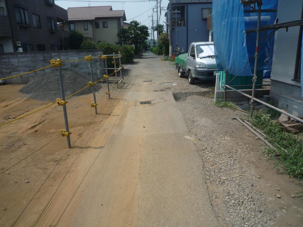 Local photos, including front road. (September 2, 2013) Shooting It will be on the front road leaving one step home