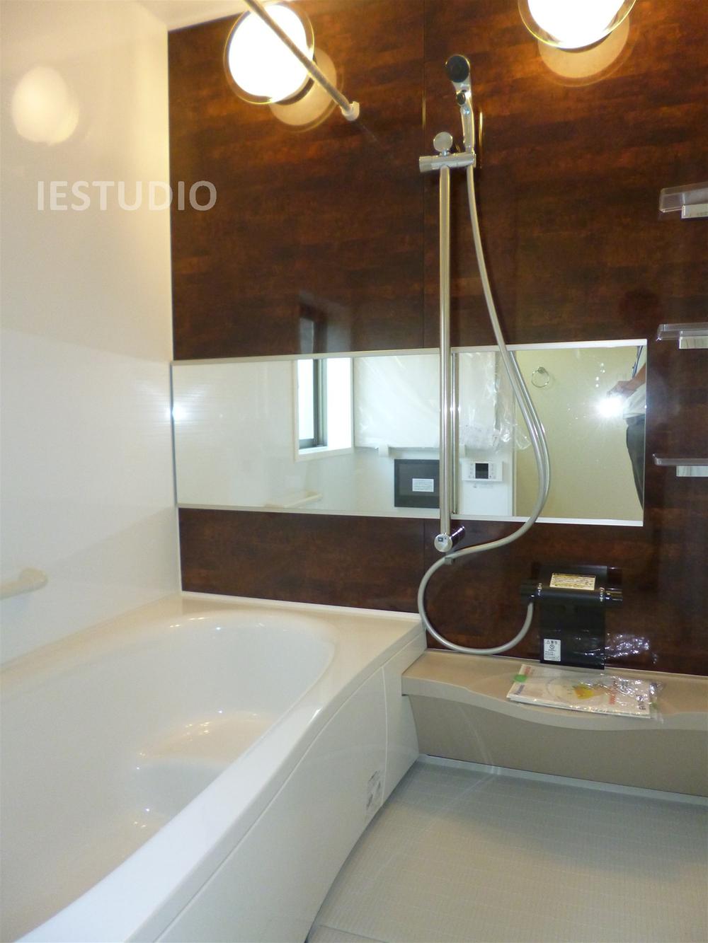 Bathroom. Local (August 2013) Shooting Building 2