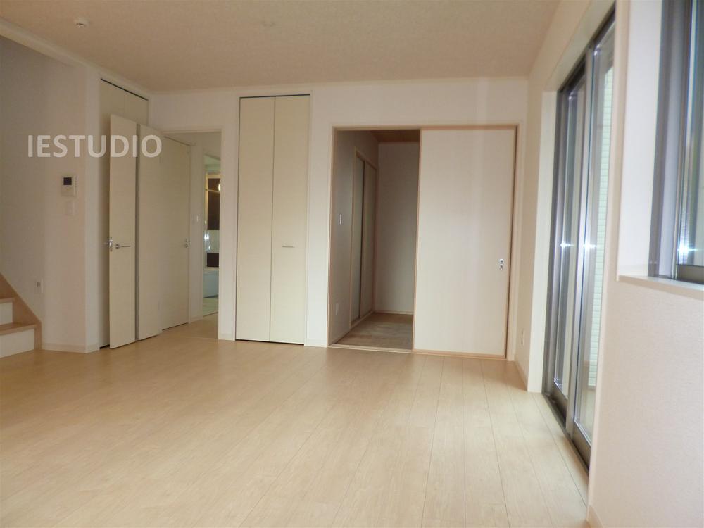 Living. Local (August 2013) Shooting Building 2