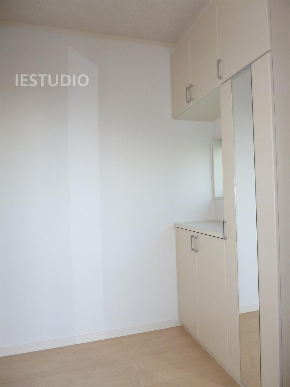 Entrance. Local (August 2013) Shooting Building 2