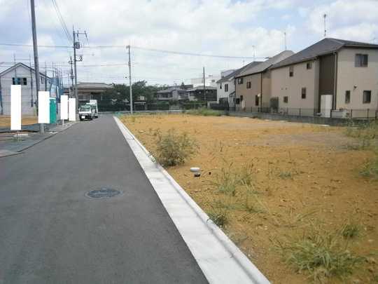 Local photos, including front road. Frontal road