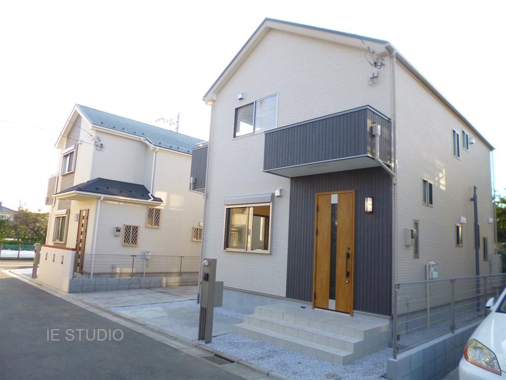 Local photos, including front road. Local (11 May 2013) Shooting